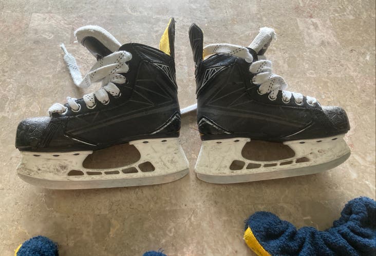 Used Youth Bauer Supreme S160 Hockey Skates Regular Width 13