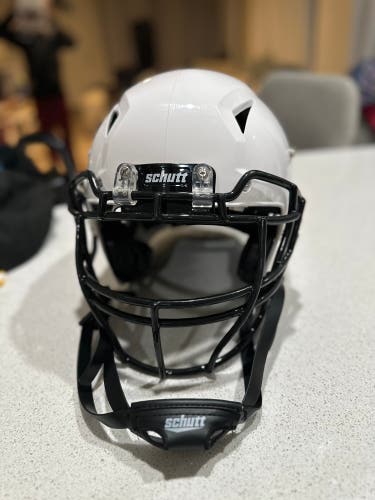 Used Medium Schutt Vengeance A11 Helmet