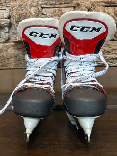 Like New Youth CCM 13 JetSpeed Hockey Skates
