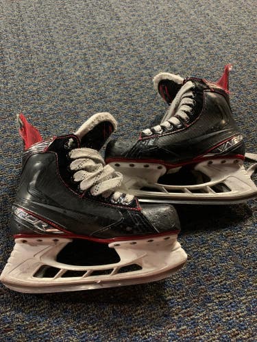 Used Junior Bauer Vapor X2.7 Hockey Skates | Size 5