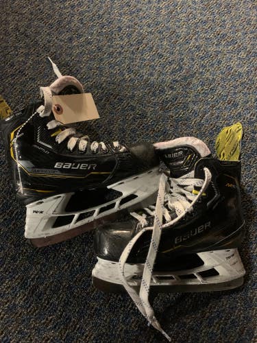 Used Youth Bauer Supreme M5 Pro Hockey Skates Regular Width 13.5