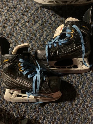 Used Youth Bauer Supreme 160 Hockey Skates Regular Width 12.5