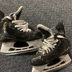 Used Junior Bauer Supreme M5 Pro Hockey Skates | Size 3