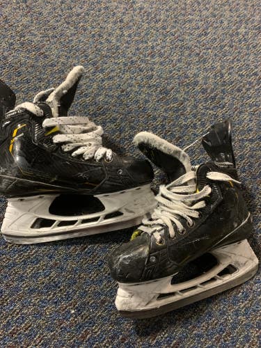 Used Junior Bauer Supreme M5 Pro Hockey Skates | Size 3