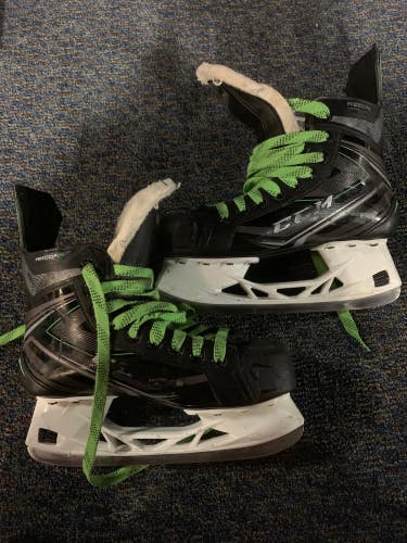 Used Intermediate CCM RibCor 86K Hockey Skates Regular Width Size 5