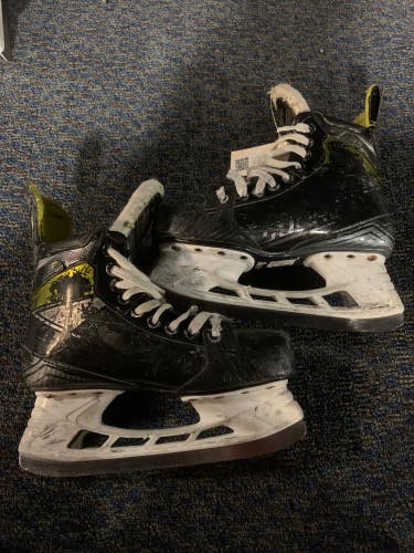 Used Intermediate Bauer Supreme 3S Hockey Skates Wide Width Size 5