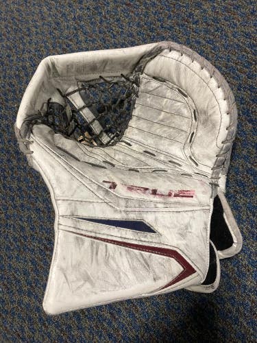 Black Used Senior True L20.2 Goalie Glove Pro Stock