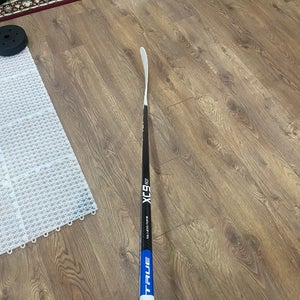 Used Intermediate True Right Handed P28 XC9 ACF Hockey Stick