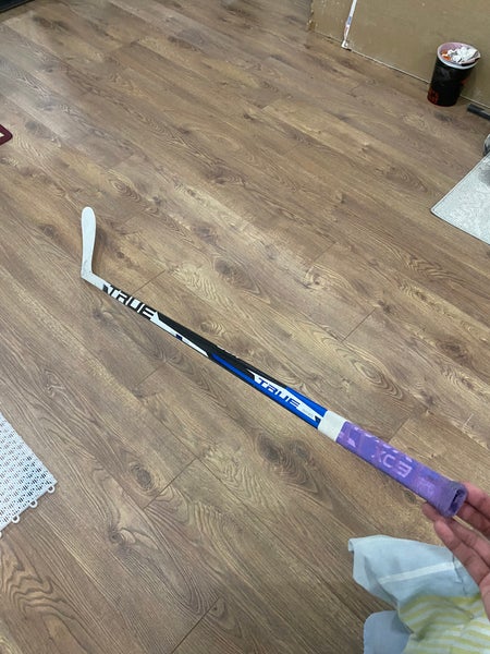 Used Intermediate True Right Handed P28 XC9 ACF Hockey Stick