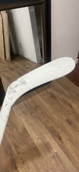 Used Intermediate True Right Handed P28 XC9 ACF Hockey Stick