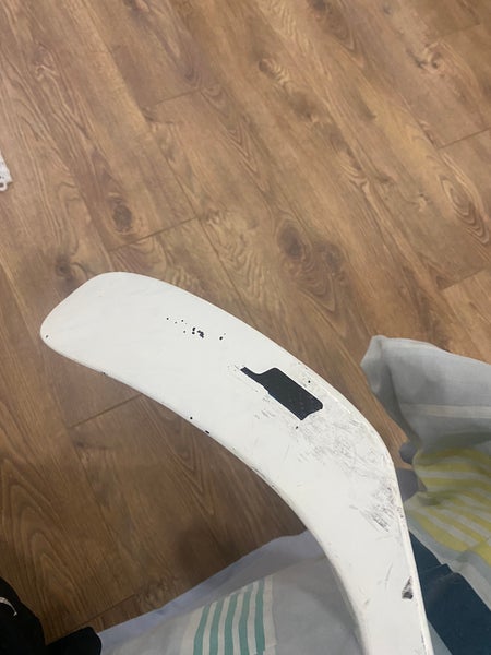 Used Intermediate True Right Handed P28 XC9 ACF Hockey Stick