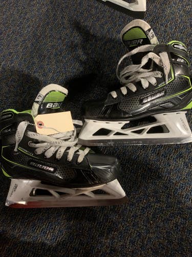 Used Intermediate Bauer GSX Hockey Goalie Skates Extra Wide Width Size 4.5