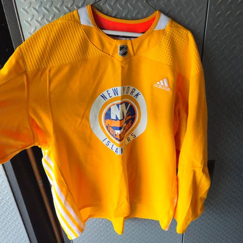 NY ISLANDERS Yellow Used Size 58 Men's Reebok Jersey