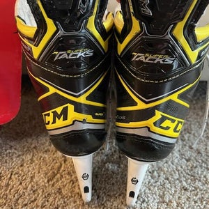 Used Intermediate CCM Super Tacks 9380 Hockey Skates Regular Width Size 5