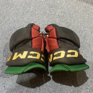 Used Arizona Coyotes CCM 15" HGPJSPP Gloves