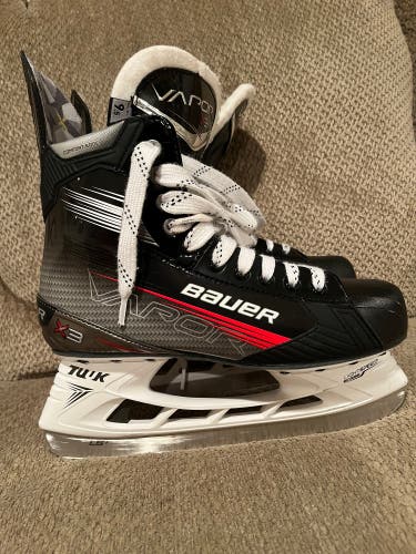 Used Senior Bauer  9.5 Vapor X3 Hockey Skates