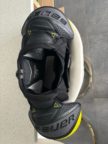 Bauer Supreme Ultrasonic Shoulder Pads