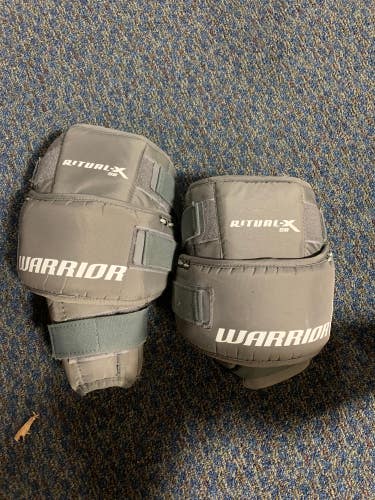 Used Warrior Senior Ritual-x Knee Guards