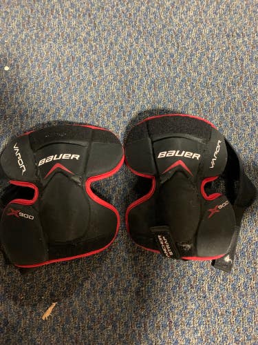 Used Junior Bauer x900 Goalie Knee Guards