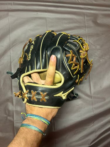 Used 2017 Right Hand Throw 11.5" Pro Select Baseball Glove