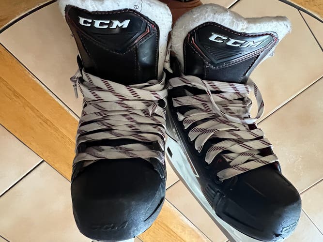 Used CCM Regular Width Size 4 JetSpeed FT470 Hockey Skates