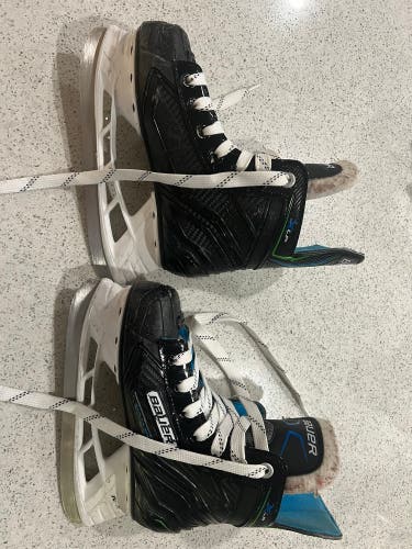 Used Youth Bauer Regular Width 12 XLP Hockey Skates