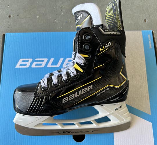 New Youth Bauer Supreme M40 Hockey Skates Regular Width 12
