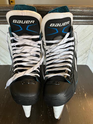 New Senior Bauer Regular Width   10 XLP Hockey Skates