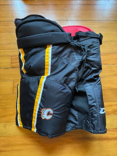 CCM HP45 Calgary Flames Medium