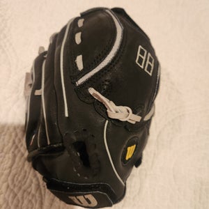 Wilson Right Hand Throw A425 Ez Catch Baseball Glove 10" Let's go 6-8 year olds