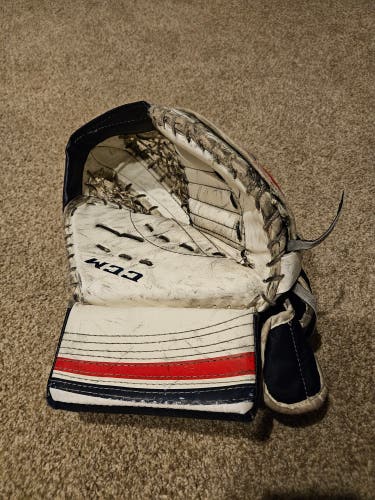 Used CCM extreme flex 400 Regular hockey goalie catcher