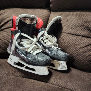 Used Intermediate Bauer Vapor X5 Pro Hockey Skates Regular Width Size 6