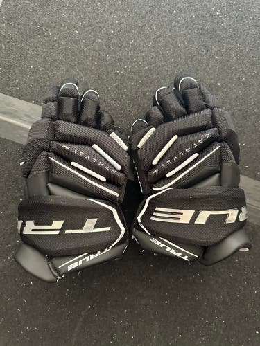 True catalyst 9X hockey gloves 13”