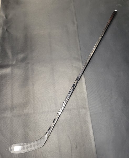 New Senior Bauer Vapor Hyperlite 2 RH P28 77 Flex Hockey Stick