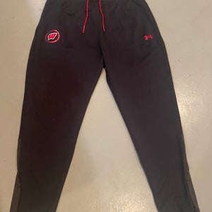 New Wisconsin Basketball Team Issued Under Armour Recovery Pants Men’s XL