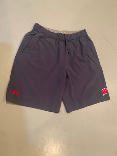 New Wisconsin Hockey Team Issued Under Armour Training Shorts Men’s Large