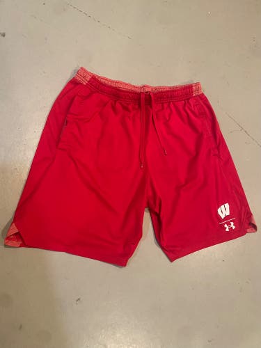 New Wisconsin Hockey Team Issued Under Armour Training Shorts Men’s XL