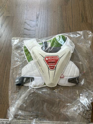 New Medium Maverik M5 Shoulder Pads