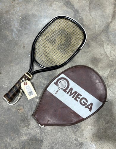 Used Omega Pro 2 Racquetball Padde With Case