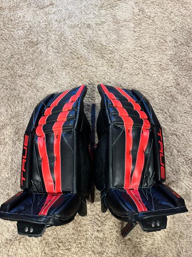 TRUE Catalyst 7x3 intermediate goalie pads