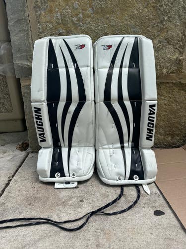 White Used 22" Junior Vaughn Vaughn V7 XR Goalie Leg Pads