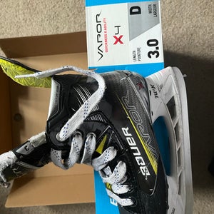 Used Junior Bauer Regular Width Size 3 Vapor X4 Hockey Skates