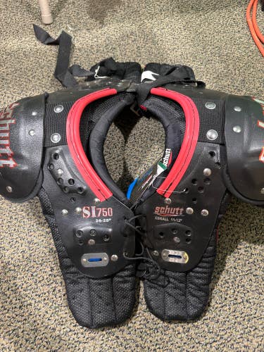 Used XS Youth Schutt SI 750 Shoulder Pads