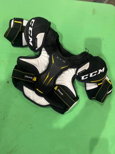 Used Small Junior CCM Tacks 9060 Shoulder Pads