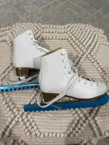 Used DBX B Junior 2 Figure Skates