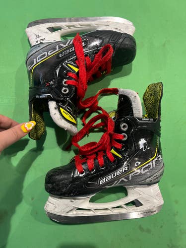 Used Junior Bauer Vapor 3X Hockey Skates Regular Width Size 1