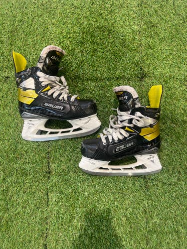 Used Bauer Supreme 3S Hockey Skates Regular Width Size 3.0 - Junior