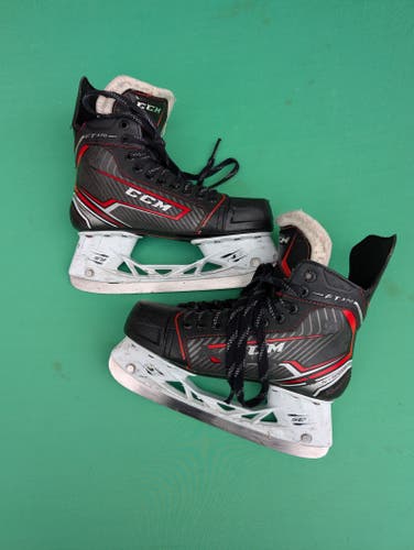 Used Senior CCM JetSpeed FT370 Hockey Skates Regular Width 5