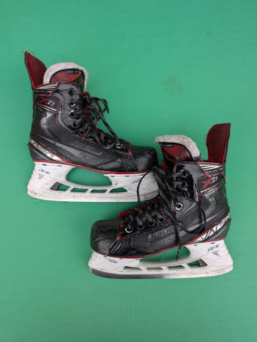 Used Intermediate Bauer Vapor X2.7 Hockey Skates Regular Width Size 4