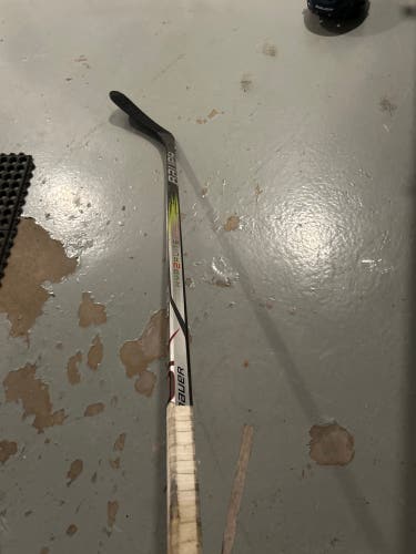 Used Intermediate Bauer Left Hand P92  Vapor Hyperlite 2 Hockey Stick